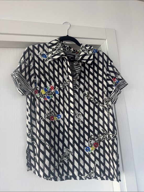 CHANEL Tops - CHANEL Black & White Geometric Floral Shirt